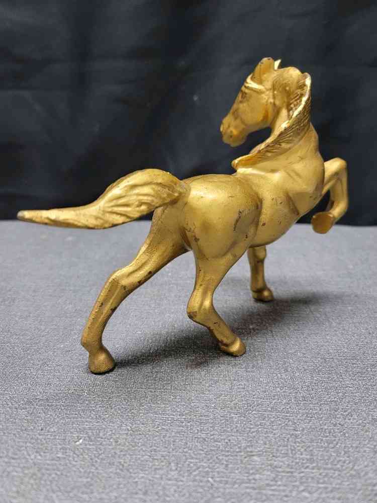 말 조각물 무쇠 이미지