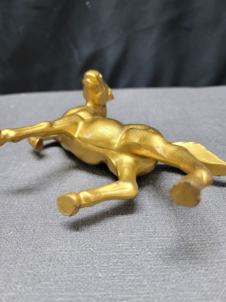 말 조각물 무쇠 이미지