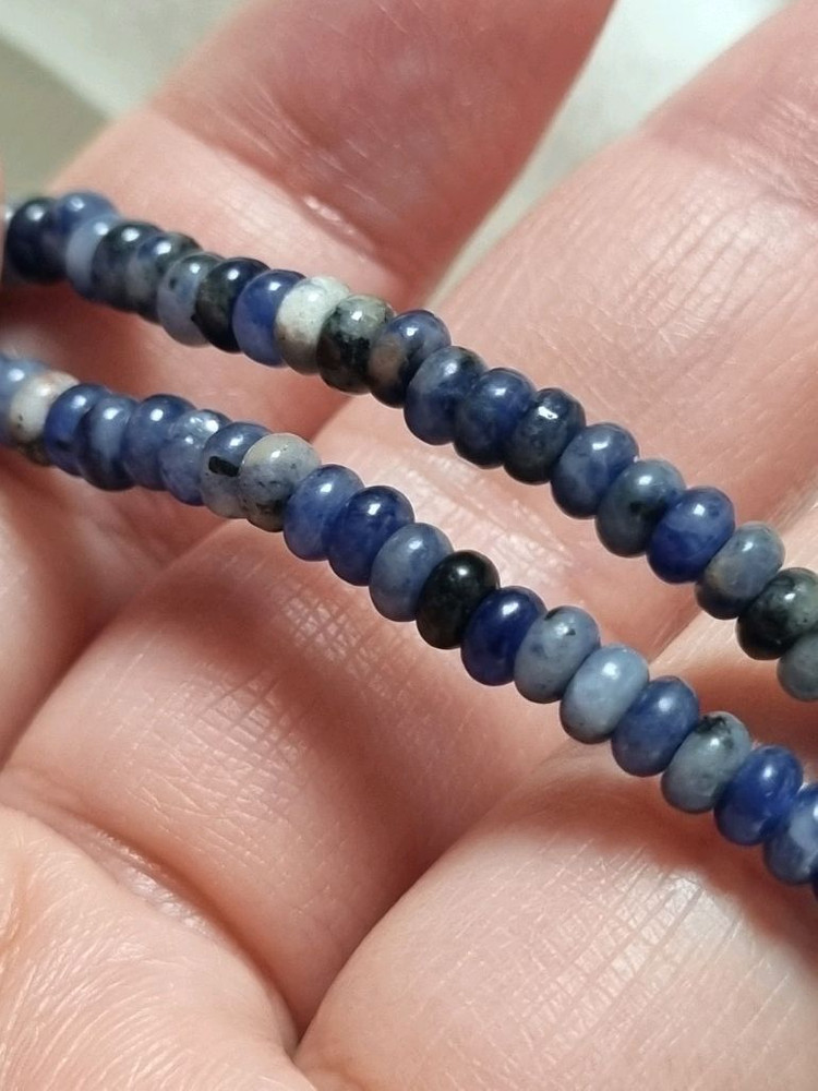 천연 소달라이트 론델 원석 목걸이 티셔츠 이미지