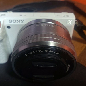 소니 미러리스 NEX-5R 카메라 + 16-50mm 렌즈 세트