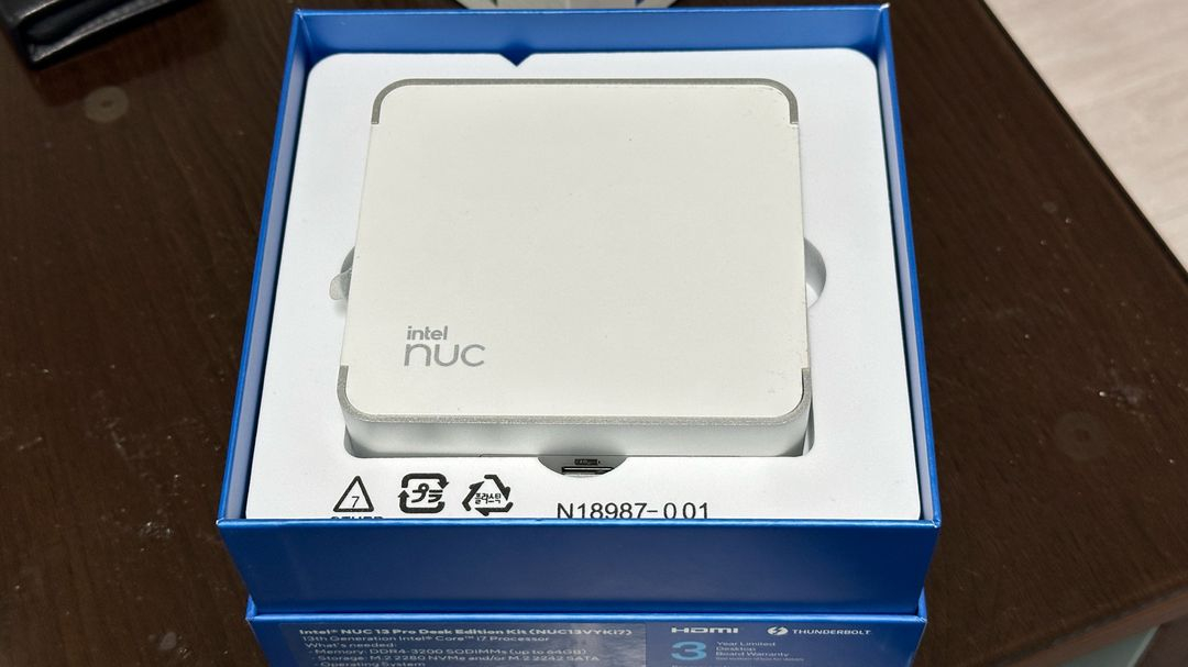인텔 NUC13 Pro NUC13VYKI7 비비드캐년 한정판 미니PC 이미지
