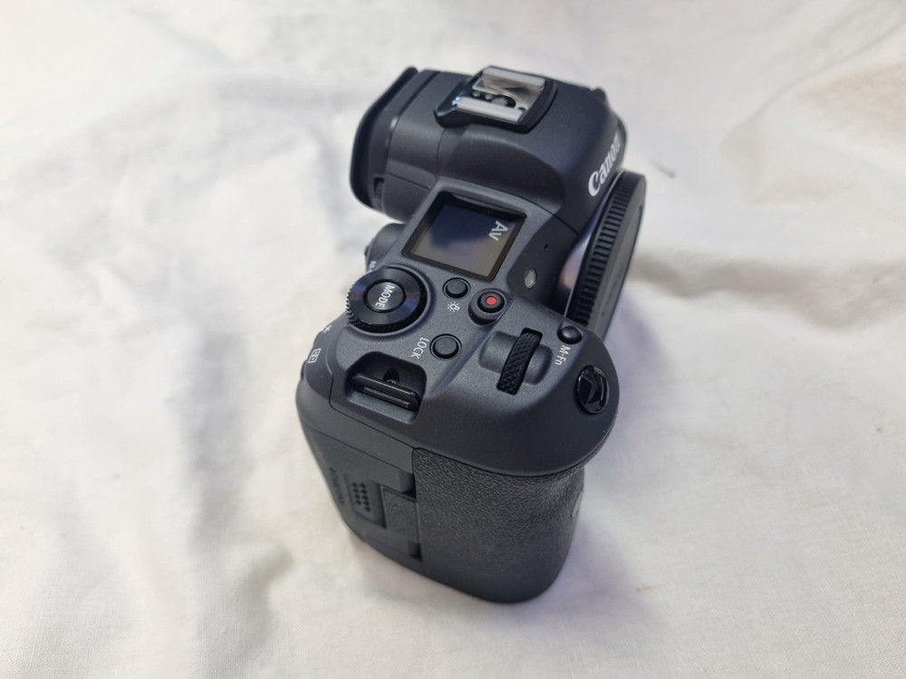 보증남고 컷수적은 캐논 EOS R5 미러리스 카메라 이미지