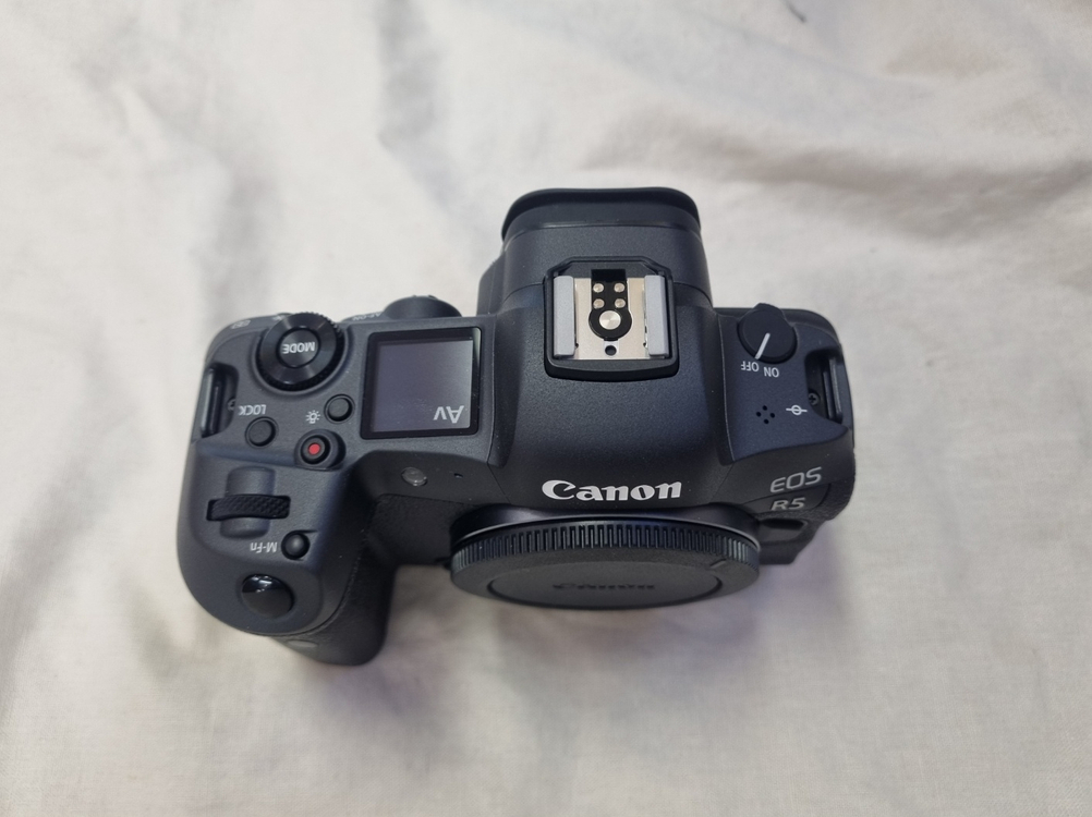 보증남고 컷수적은 캐논 EOS R5 미러리스 카메라 이미지