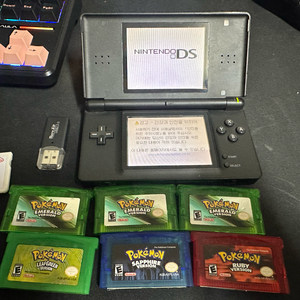 닌텐도 ds블랙 +r4칩 + 3세대 포켓몬팩 이미지