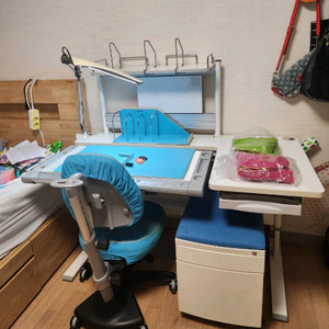 컴프프로 책상 슈퍼 1400화이트 518의자 풀세트. 팝니다 이미지