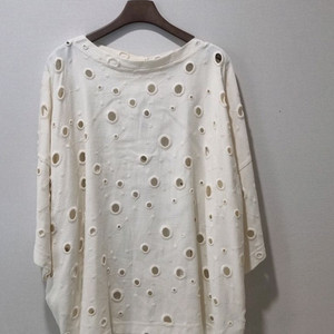 다미르도마 DAMIR DOMA 아일렛 펀칭 블라우스 아이보리 정풍 이미지