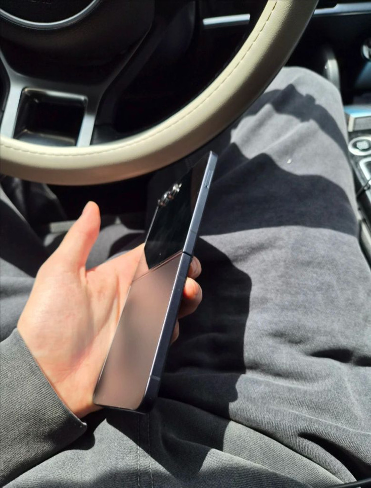 갤럭시Z플립7 512기가 블랙 이미지