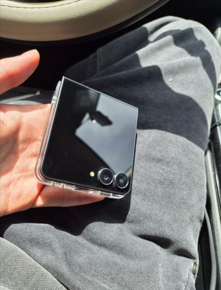 갤럭시Z플립7 512기가 블랙 이미지