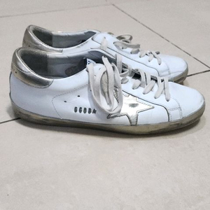 골든구스 수퍼스타 42사이즈 와 구찌 스니커즈 이미지