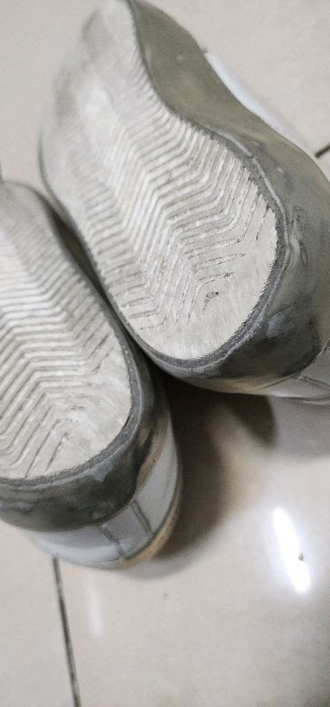 골든구스 수퍼스타 42사이즈 와 구찌 스니커즈 이미지