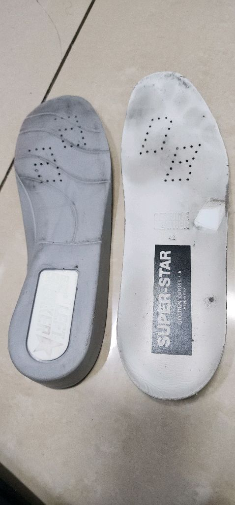 골든구스 수퍼스타 42사이즈 와 구찌 스니커즈 이미지