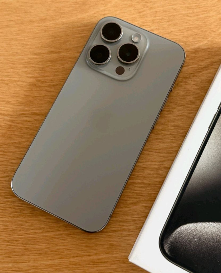 아이폰 15pro 실버 256GB 이미지