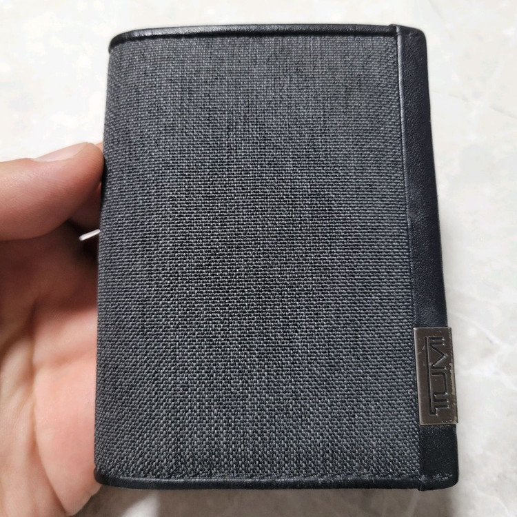 정품 투미 블랙 명함 지갑 이미지