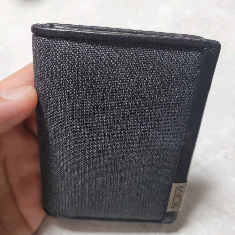 정품 투미 블랙 명함 지갑 이미지