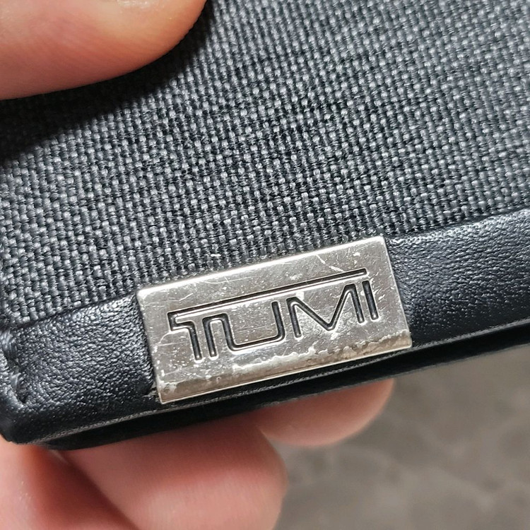 정품 투미 블랙 명함 지갑 이미지