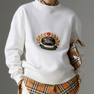 버버리 기마상 자수로고 화이트 맨투맨 이미지