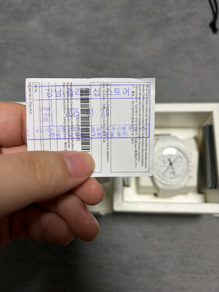 오메가 X 스와치 문스와치 스누피 화이트 이미지