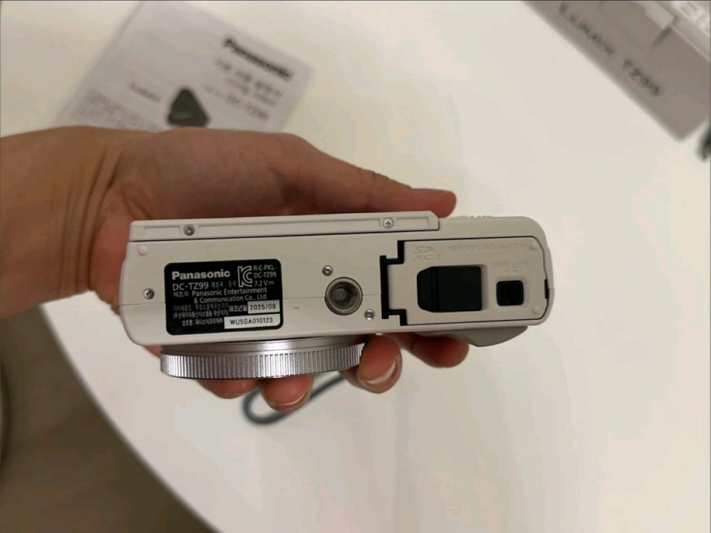 파나소닉 루믹스 DC-TZ 화이트 새상품급 판매합니다 이미지