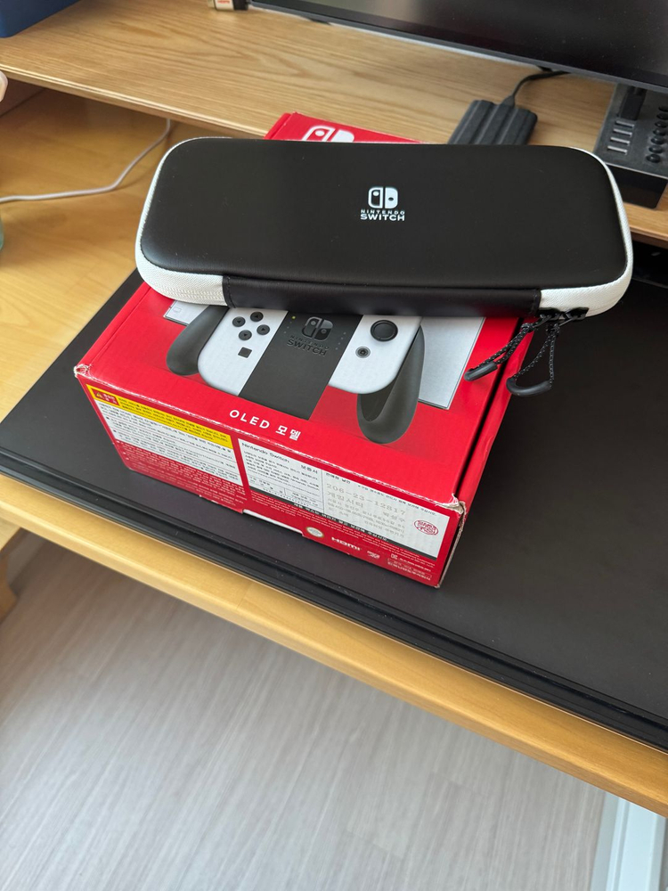 [풀박스, 급처] 닌텐도 스위치 OLED 화이트 파우치 + SD카드 포함 이미지