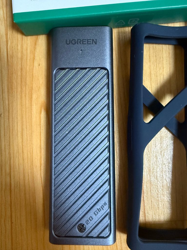 UGREEN M.2 NVMe/SATA SSD 외장 케이스 20Gbps 이미지