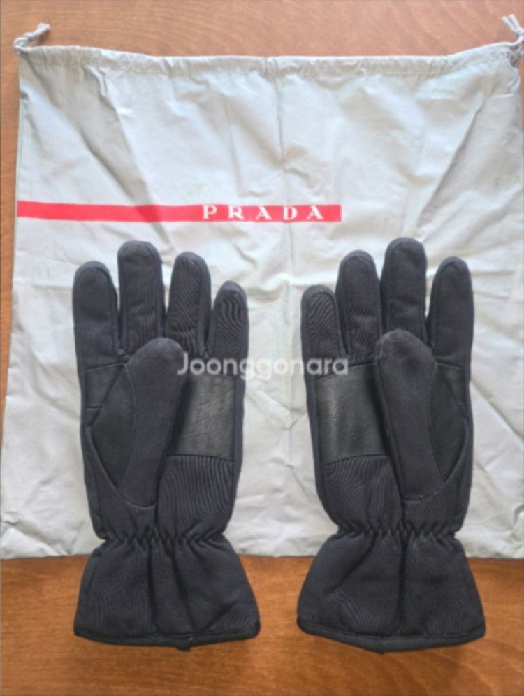 (가격인하) 정품 PRADA SPORT GLOVES 프라다 장갑 스포츠 윈터 글러브 블랙 사이즈 8호 이미지