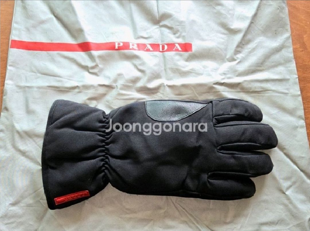 (가격인하) 정품 PRADA SPORT GLOVES 프라다 장갑 스포츠 윈터 글러브 블랙 사이즈 8호 이미지