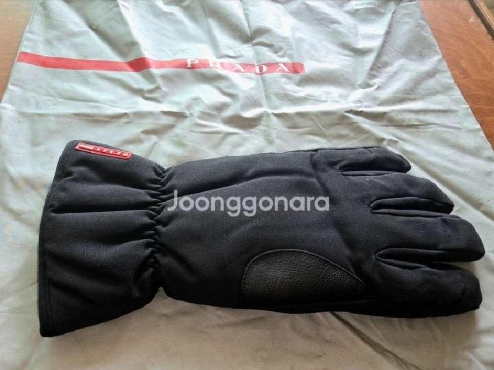 (가격인하) 정품 PRADA SPORT GLOVES 프라다 장갑 스포츠 윈터 글러브 블랙 사이즈 8호 이미지