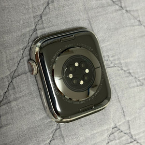 애플워치7 에르메스 45mm 실버 후면 파손 이미지