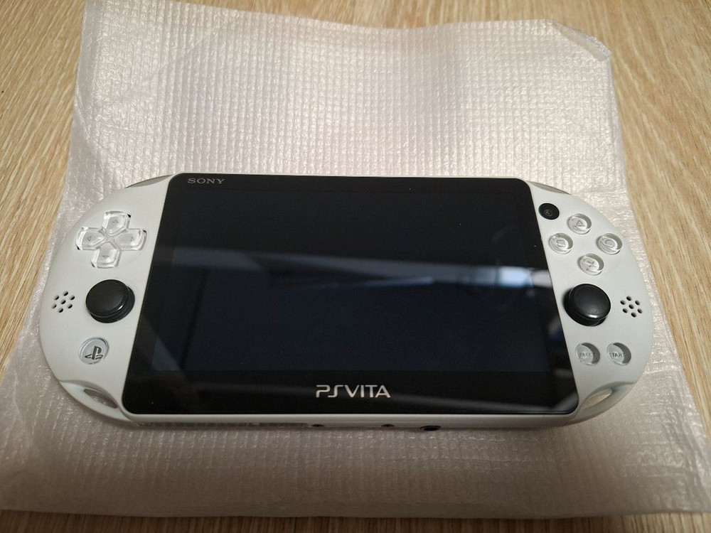 ps vita 2005 2세대 화이트 풀박스 순정 이미지