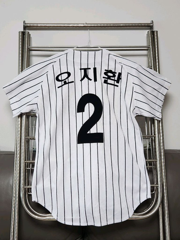 엘지트원스 홈유니폼 이미지