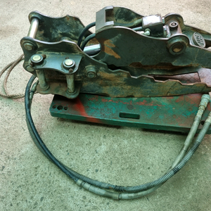 굴삭기 집게 이미지