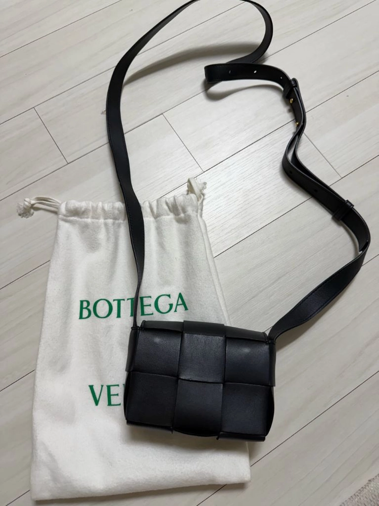 보테가베네타 미니 카세트백 블랙 이미지