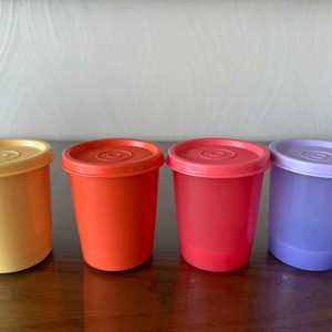 *새상품* 타파웨어 뚜껑 있는 핸디컵 반찬통 4개 세트 이미지