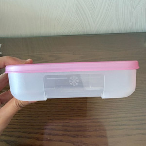 [새상품] 타파웨어 핑크 직사각형 반찬통 밀폐용기 이미지