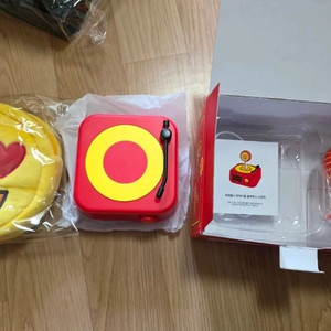 츄파춥스 턴테이블 블루투스 스피커, 스마일 파우치 판매합니다. 이미지