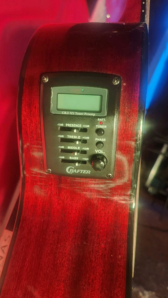 크래프터통기타팝니다. 픽업있음. 20만원 이미지