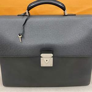 루이비통 타이가 로부스토 서류가방 이미지