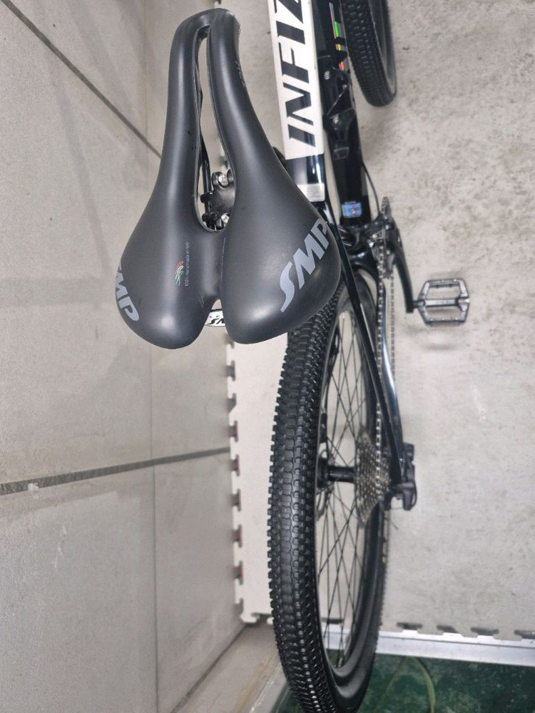 2022년형 인피자 풀카본 Z3 MTB 자전거 블랙/화이트 이미지