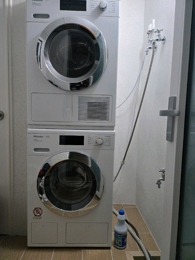 밀레 세탁기 + 건조기 이미지