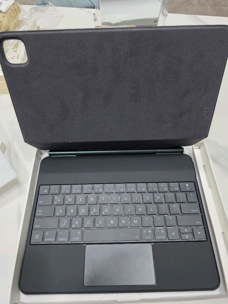 아이패드 프로 13(m4,m5)키보드케이스 팝니다 이미지