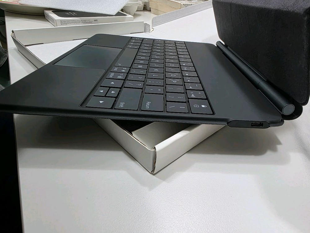 아이패드 프로 13(m4,m5)키보드케이스 팝니다 이미지