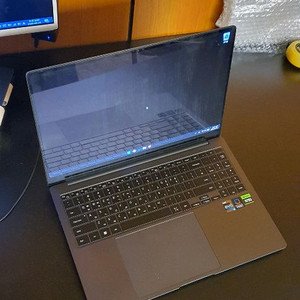 삼성 갤럭시북3 울트라 NT960XFH 16인치 i9/램32/SSD4TB 이미지