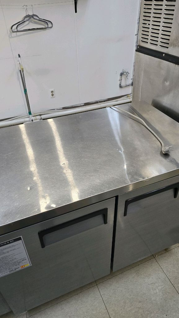 올스텐 1500 테이블 냉장냉동고 직냉식 유니크 이미지