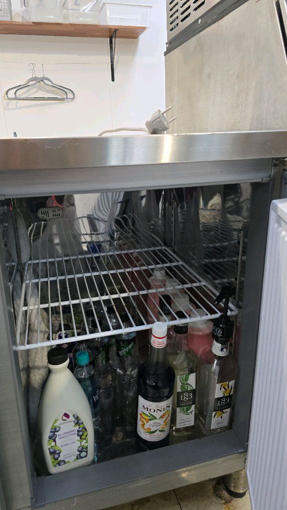 올스텐 1500 테이블 냉장냉동고 직냉식 유니크 이미지