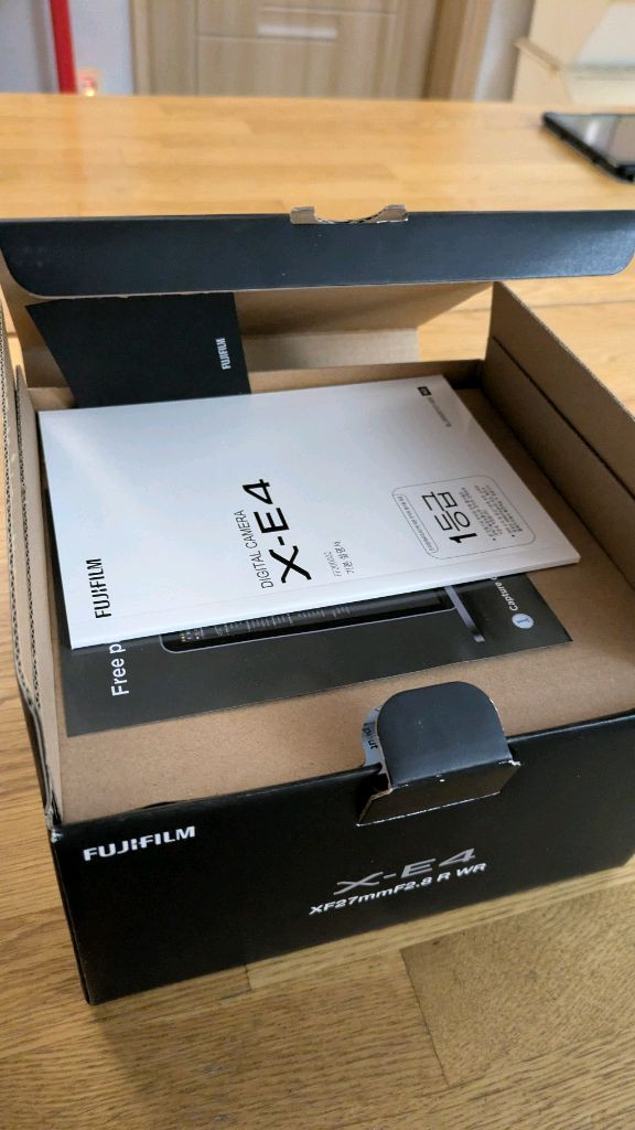 후지필름 X-E4 실버 + 27mm 번들렌즈 이미지