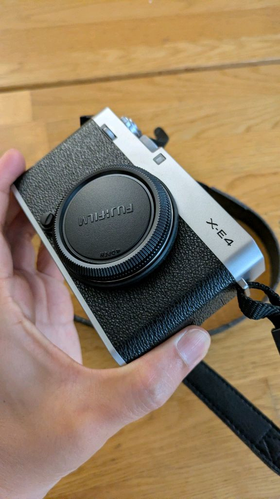 후지필름 X-E4 실버 + 27mm 번들렌즈 이미지