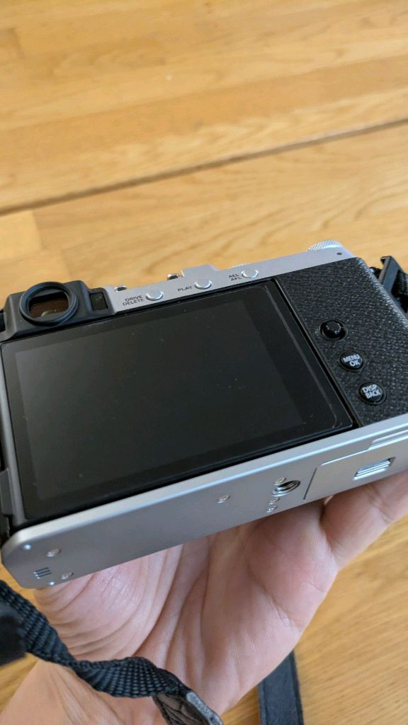 후지필름 X-E4 실버 + 27mm 번들렌즈 이미지