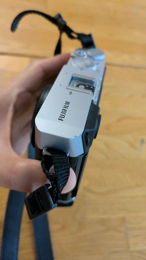 후지필름 X-E4 실버 + 27mm 번들렌즈 이미지