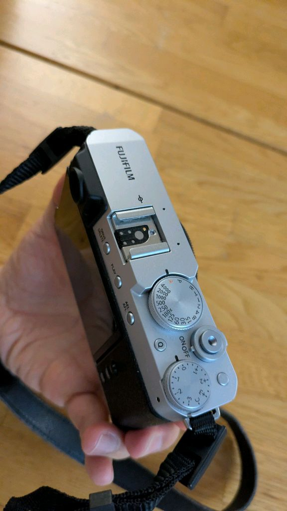 후지필름 X-E4 실버 + 27mm 번들렌즈 이미지