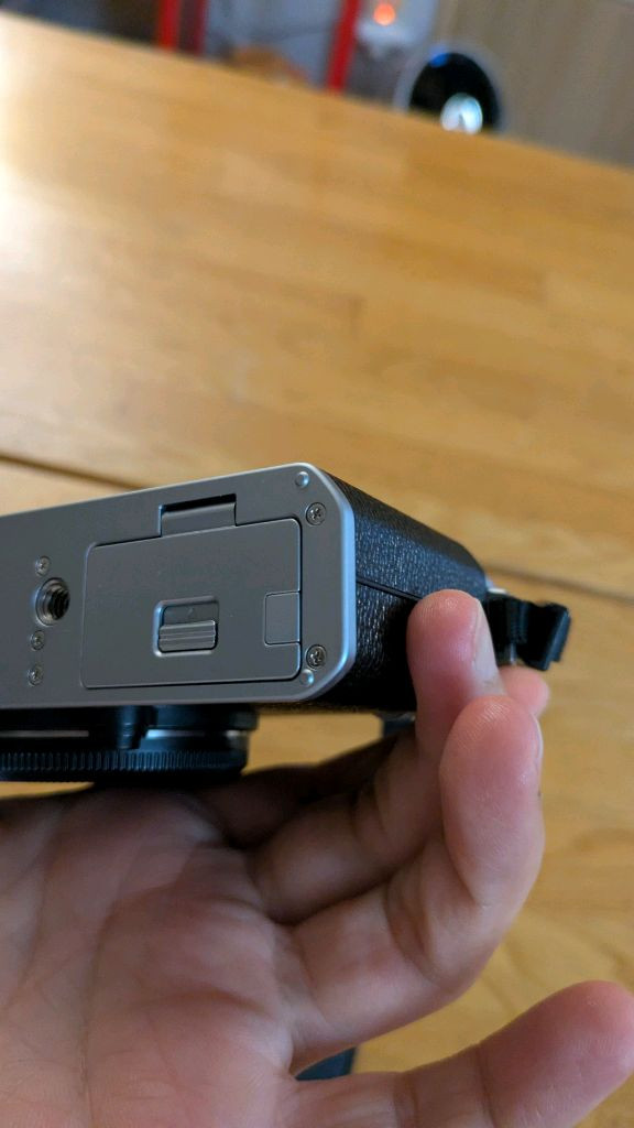 후지필름 X-E4 실버 + 27mm 번들렌즈 이미지